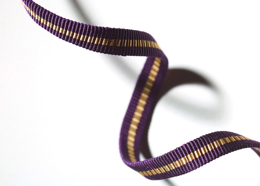 ふたりを固く結ぶ紫の真田紐
