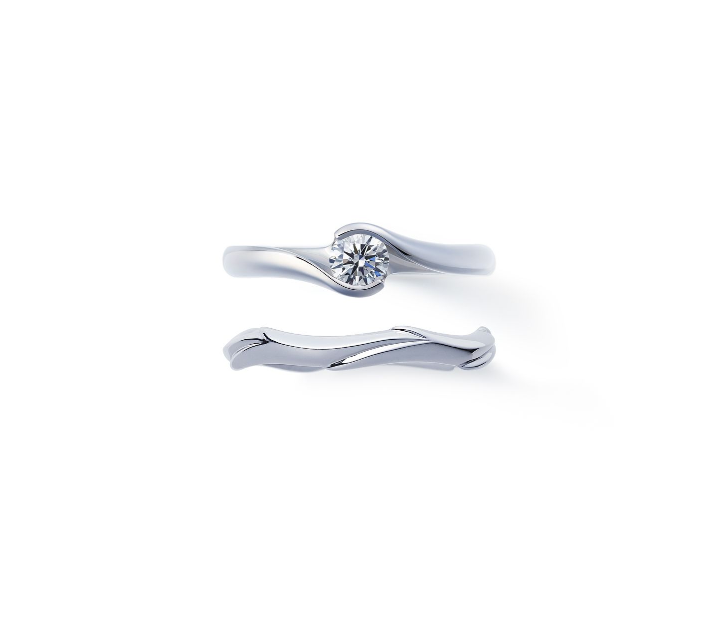 婚約指輪“暁” 結婚指輪“鯨”との重ね付け