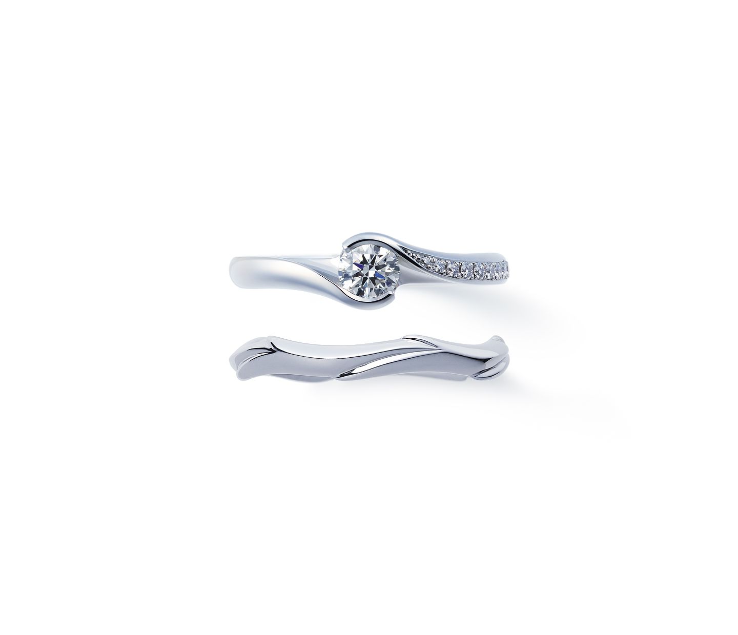 婚約指輪“暁” 結婚指輪“鯨”との重ね付け
