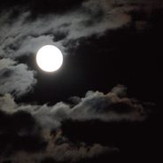 白雲 満月の想い