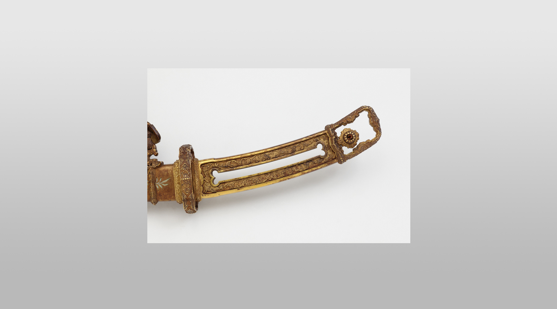 金地螺鈿毛抜形太刀｜和彫りの名品 ｜和彫り 伝統の彫金技術｜結婚指輪