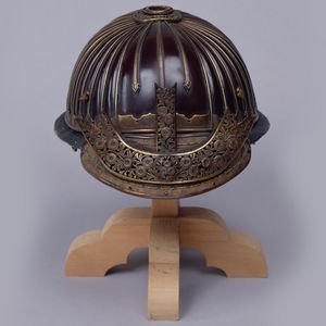 黒漆二十八間阿古陀形筋兜｜和彫りの名品 ｜和彫り 伝統の彫金