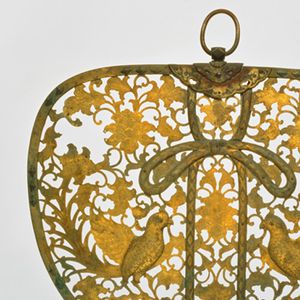 金銅透彫尾長鳥唐草文華鬘｜和彫りの名品 ｜和彫り 伝統の彫金技術